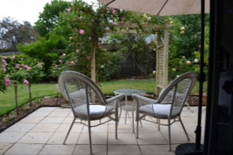 Garden Cottage B And B - Accommodation Rockhampton 1