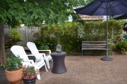 Garden Cottage B And B - Accommodation Rockhampton 5