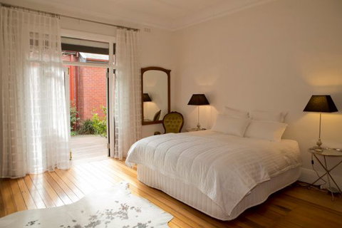 Mollisons - Accommodation Rockhampton 1