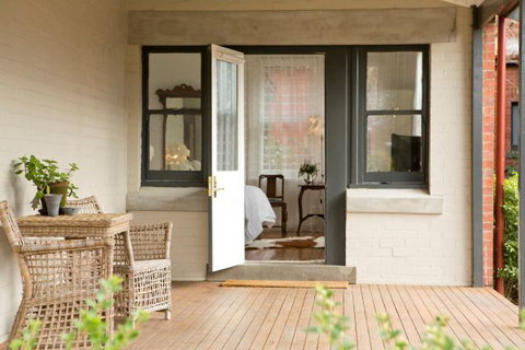 Mollisons - Accommodation Rockhampton 2