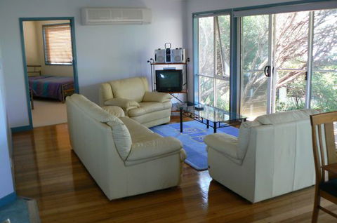 Sandy Point Beach Escape - Accommodation Rockhampton 2