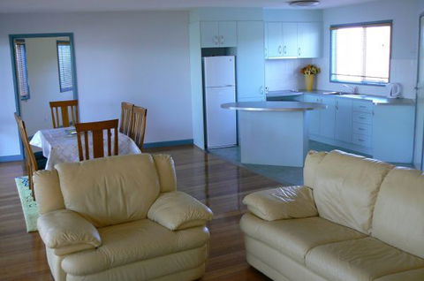 Sandy Point Beach Escape - Accommodation Rockhampton 3
