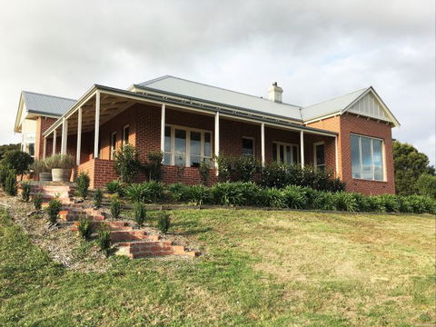 Shearer's Hill - Luxury Farm Stay - Accommodation Rockhampton 0