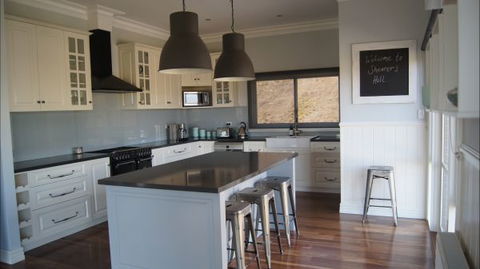 Shearer's Hill - Luxury Farm Stay - Accommodation Rockhampton 2