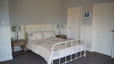 Shearer's Hill - Luxury Farm Stay - Accommodation Rockhampton 4