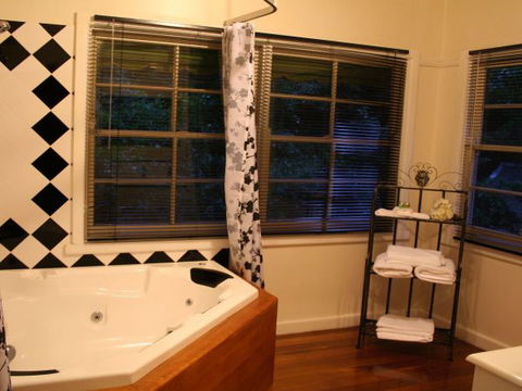 Tudor Cottages Mount Dandenong - Accommodation Rockhampton 1