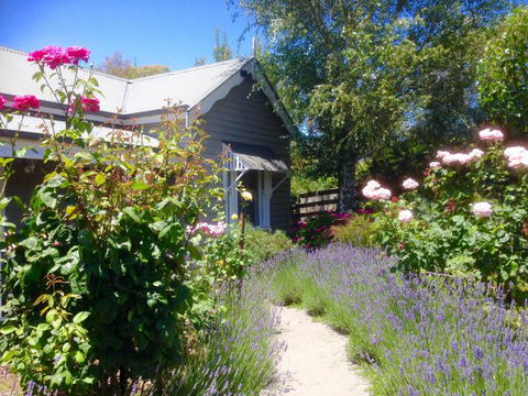 Valley View Cottage - Accommodation Rockhampton 0