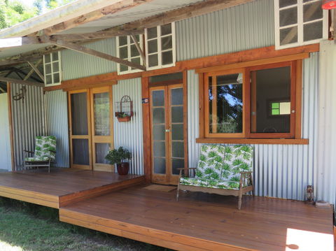 Fig Tree Retro Studio - Accommodation Rockhampton 0