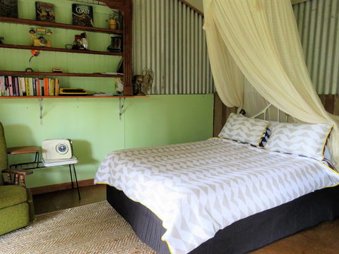 Fig Tree Retro Studio - Accommodation Rockhampton 4