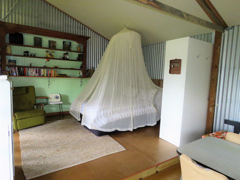 Fig Tree Retro Studio - Accommodation Rockhampton 5