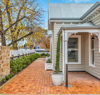 Grandview Accommodation - The Elm Tree Apartments - Accommodation Rockhampton