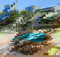 Lakes Waterfront Motel - Accommodation Rockhampton
