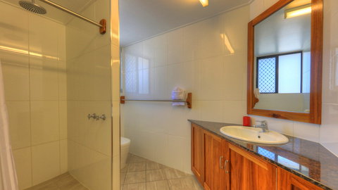 Sky View Units - Accommodation Rockhampton 3