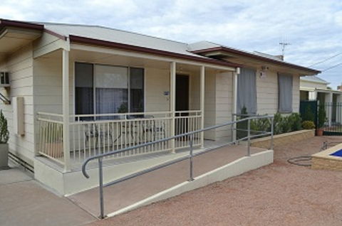 Explorers - Accommodation Rockhampton 0