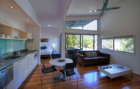 Mobys Beachside Retreat - Accommodation Rockhampton 1