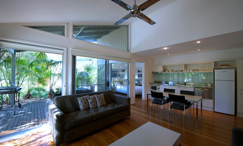 Mobys Beachside Retreat - Accommodation Rockhampton 2