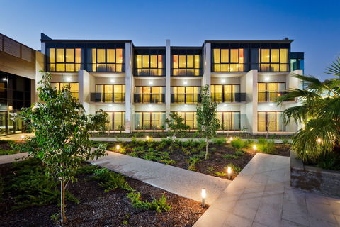 Quality Hotel Taylors Lakes - Accommodation Rockhampton 0