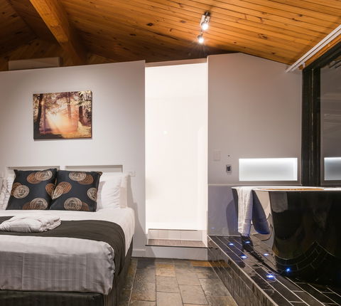 Waterfall Springs Retreat And Wildlife Sanctuary - Accommodation Rockhampton 0