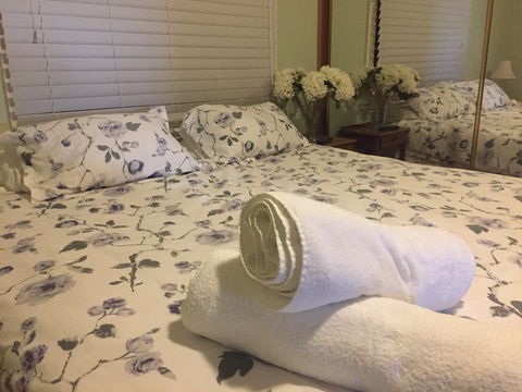 Catania Cottage And Farmhouse - Accommodation Rockhampton 2