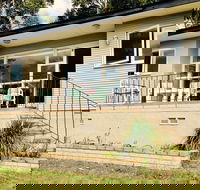Cosy Seaside Cottage - Accommodation Rockhampton