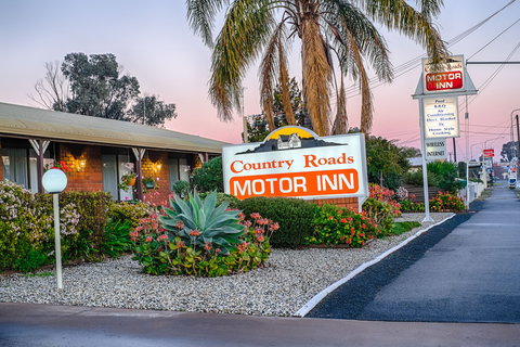Country Roads Motor Inn - Accommodation Rockhampton 0
