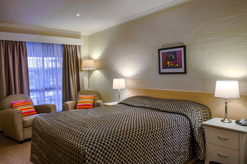 Country Roads Motor Inn - Accommodation Rockhampton 2