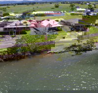 Cranford Waterfront Cottage - Accommodation Rockhampton