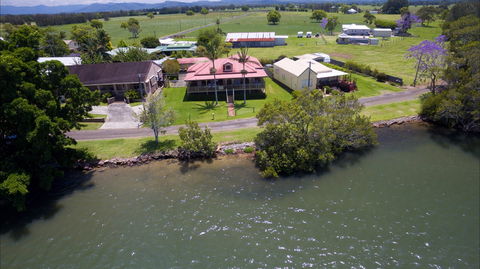 Cranford Waterfront Cottage - Accommodation Rockhampton 0