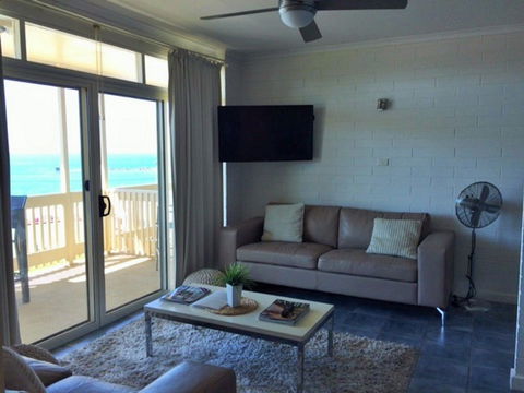 Dolphins 8 - Accommodation Rockhampton 2