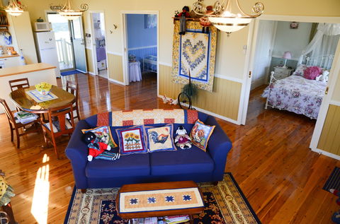 Milford Country Cottages - Accommodation Rockhampton 0