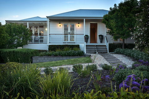 The Summer House - Accommodation Rockhampton 0