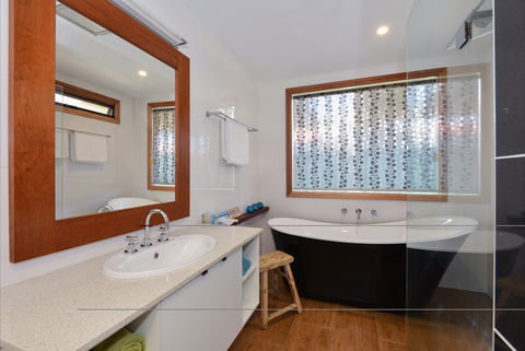 Trafalgar Premium Vintage Suites - Accommodation Rockhampton 0