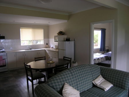 Lilacs Waterfront Villas And Cottages - Accommodation Rockhampton 0