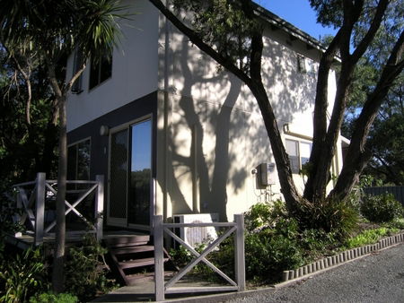 Lilacs Waterfront Villas And Cottages - Accommodation Rockhampton 4