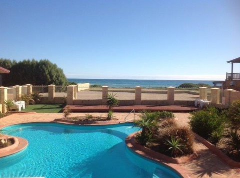 Seaspray Beach Holiday Park - Accommodation Rockhampton 2