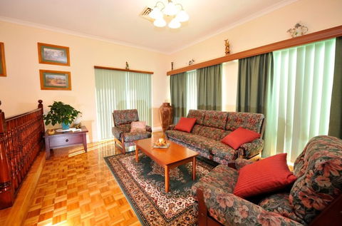 Homestead Bed And Breakfast - Accommodation Rockhampton 0