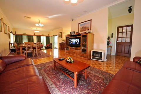 Homestead Bed And Breakfast - Accommodation Rockhampton 2