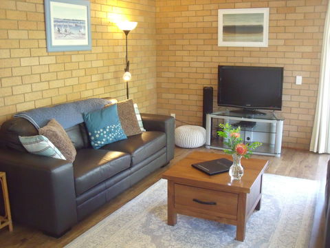 Beachcomber Apartments - Accommodation Rockhampton 0