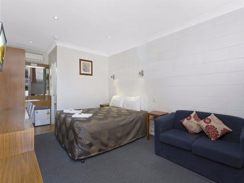 Byer Fountain Motor Inn And Restaurant - Accommodation Rockhampton 2