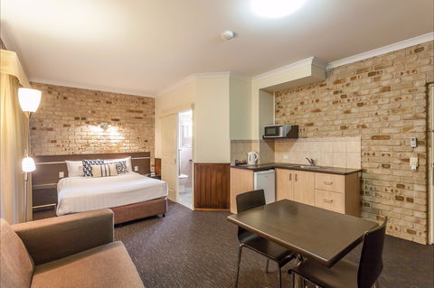 Highlander Motor Inn And Apartments - Accommodation Rockhampton 0