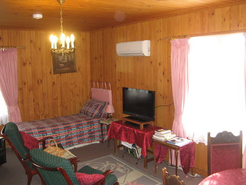 The Grove - Accommodation Rockhampton 1