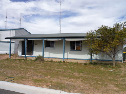 Wallaroo Waves - Accommodation Rockhampton 0