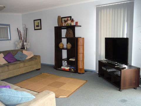 Wallaroo Waves - Accommodation Rockhampton 1