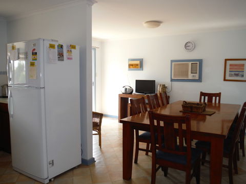Wallaroo Waves - Accommodation Rockhampton 2