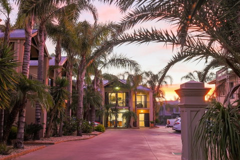 Aquarius Apartments - Accommodation Rockhampton 0