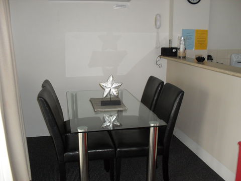 Beaches Serviced Apartments - Accommodation Rockhampton 2