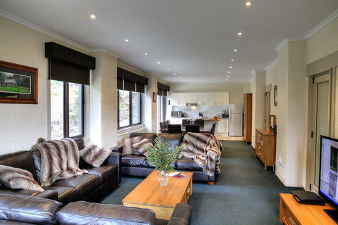 Cedarwood Apartments - Accommodation Rockhampton 0