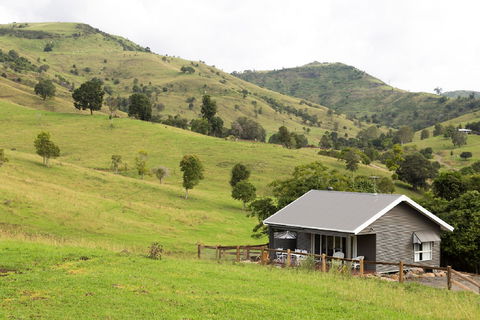 Country Mile Escape - Accommodation Rockhampton 0