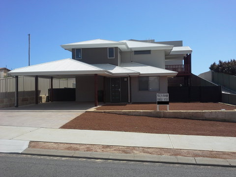 Cozzys Condo Luxury Beach House - Accommodation Rockhampton 0