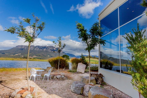 Eagles Nest Retreat - Accommodation Rockhampton 0